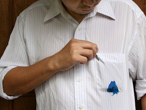 image, چطور لکه جوهر را از روی لباس یا ملحفه پاک کنیم